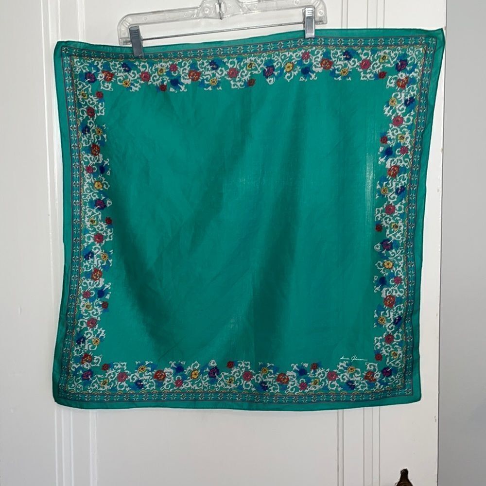 Vtg Ginnie Johansen green square scale with paisley border